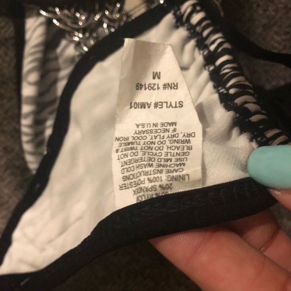 Brand new swim suit - Picture 4 of 4